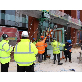 800+ Glass Vacuum Lifter – Working Shots 800+ Glass Vacuum Lifter – Working Shots