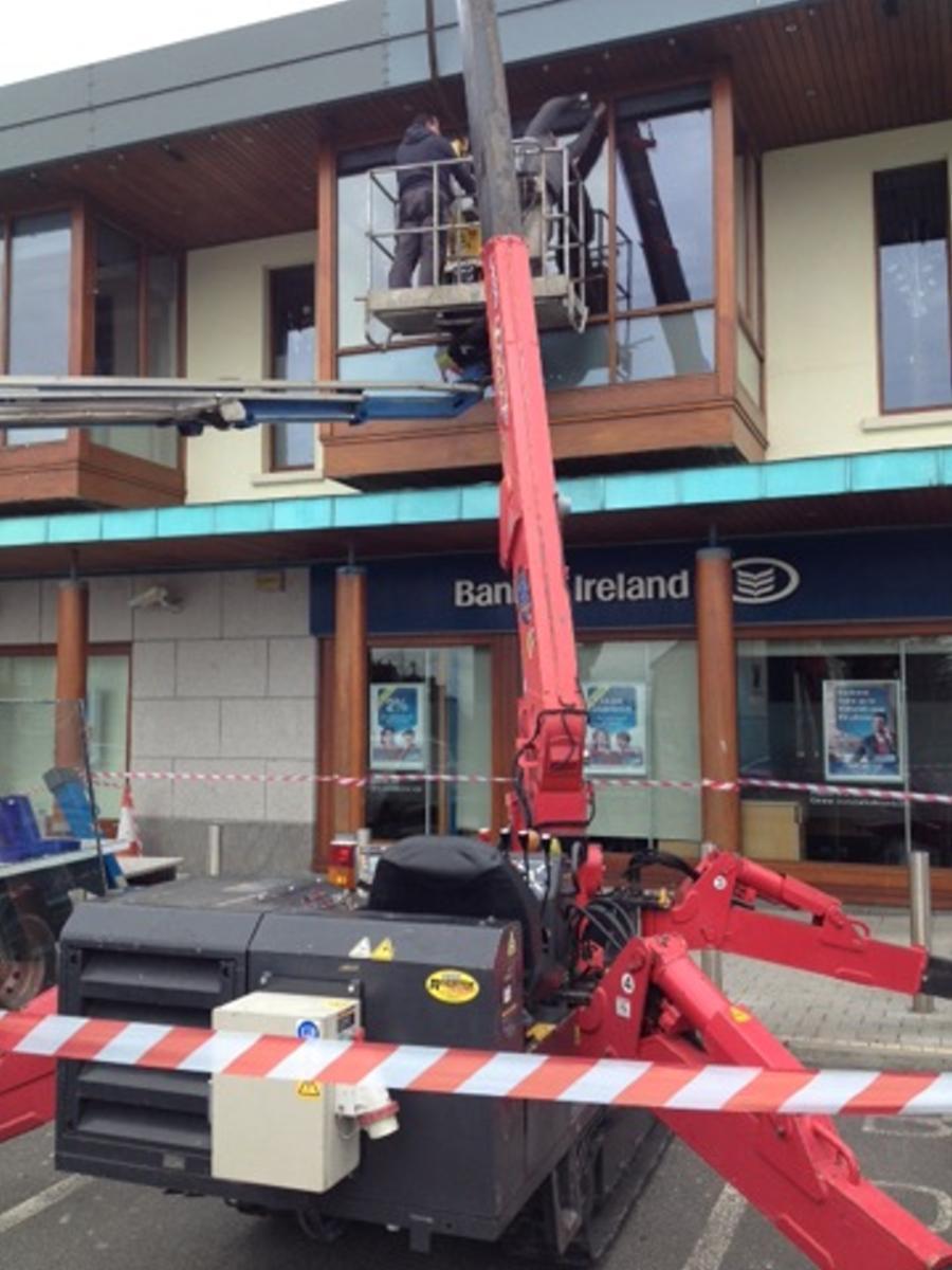 UNIC URW-376 Mini Spider Crane UNIC URW-376 Mini Spider Crane