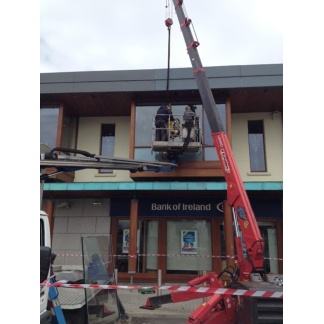 UNIC URW-376 Mini Spider Crane has a max lifting height of approx 14.9m UNIC URW-376 Mini Spider Crane has a max lifting height of approx 14.9m